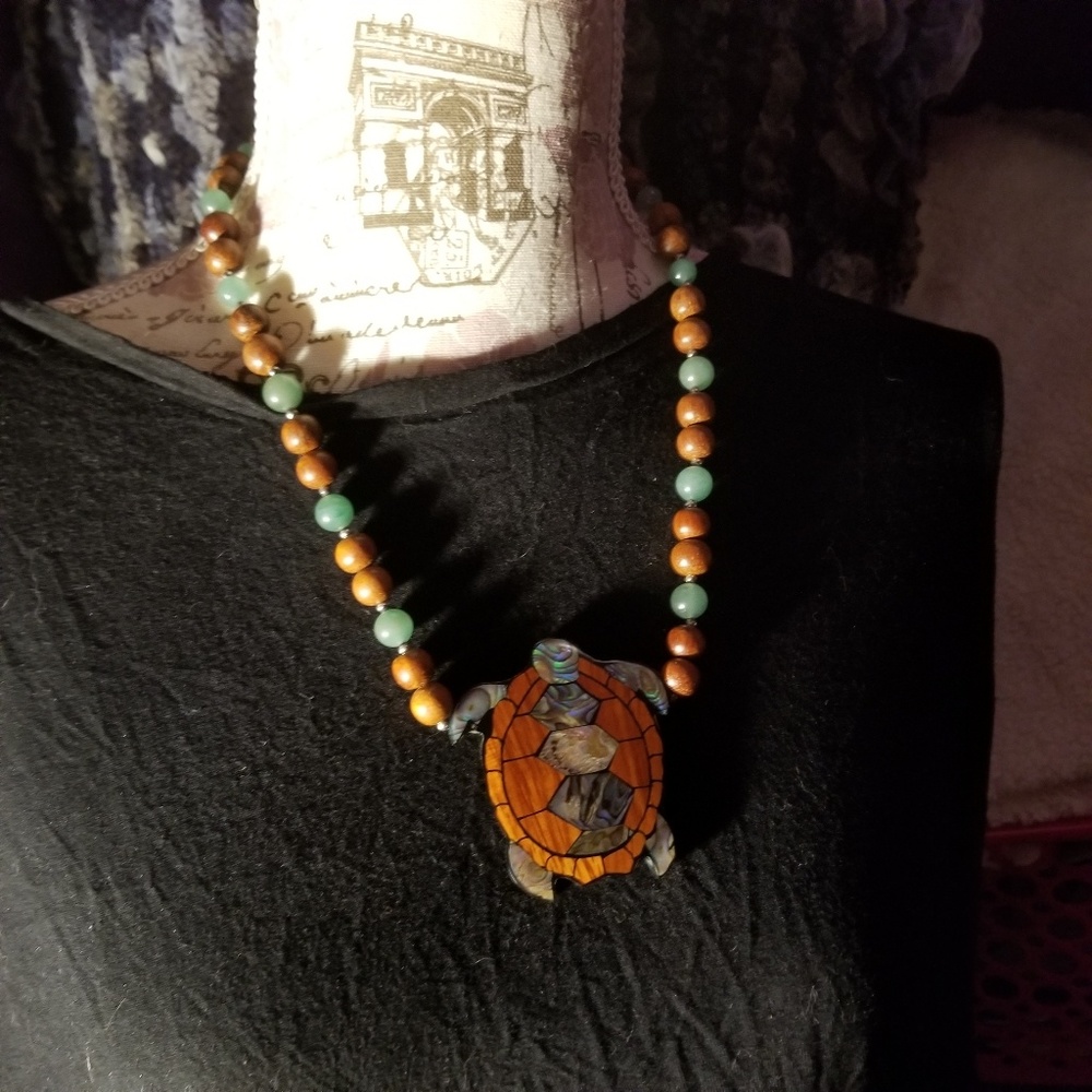 Gorgeous VTG Lee Sands Turtle Necklace
